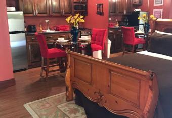 Brownstone Guesthouses Seabeach allows 18 year olds to book a room