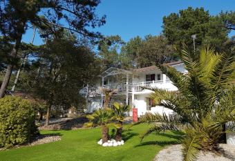 H  tel Les Prateaux has Balcony rooms