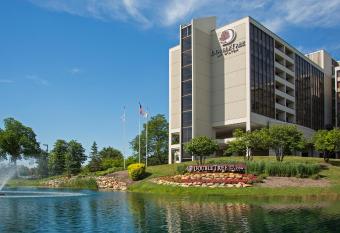 DoubleTree by Hilton Chicago - Oak Brook has Balcony rooms