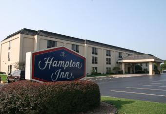 Hampton Inn Chicago Elgin/I-90 allows 18 year olds to book a room