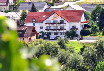 Hotelpension G  stehaus Birgit has Balcony rooms