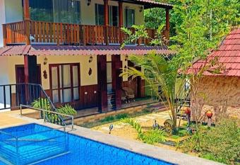 Lakefront Beach Homes has Balcony rooms