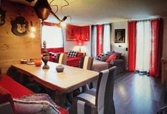 chesa la posta has Balcony rooms