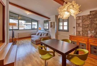 Apartamento Francesc Sams   Girona has Balcony rooms