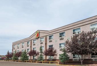 Super 8 Edmonton West allows 18 year olds to book a room