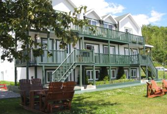 H  tel Sous la Croix 152725 has Balcony rooms