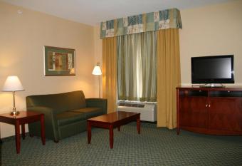 Hampton Inn & Suites El Paso West allows 18 year olds to book a room