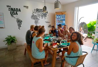 Oasis Cali Hostel has Balcony rooms