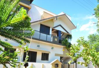 Dream Hampi Villa allows 18 year olds to book a room