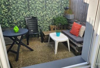 Notre bout du monde t1bis brest centre terrasse has Balcony rooms