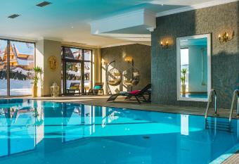 Hotel Paryski Art & Business Zakopane - Basen Jacuzzi Sauna Ma  pi Gaj has rooms with a private hot tub