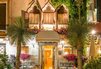 Hotel Santo Stefano allows 18 year olds to book a room