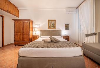 Affittacamere Valentina allows 18 year olds to book a room