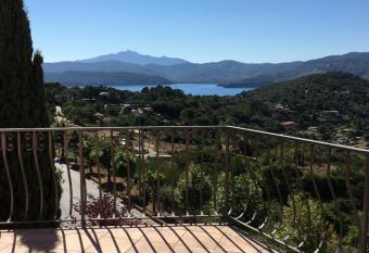 Villa Ray allows 18 year olds to book a room