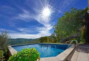 Villa Fragola has Balcony rooms