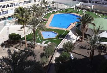 residence los molinos has Smoking rooms