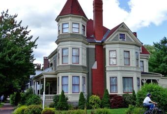 Maine Victorian Mansion has Balcony rooms