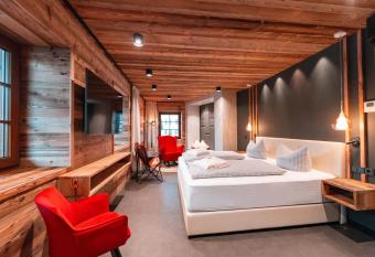 Landgasthof & Hotel beim Lipp allows 18 year olds to book a room