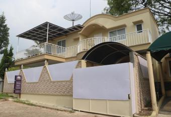 Diyar Villas Puncak H8/7 has Balcony rooms