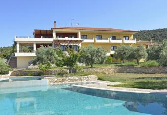 Moonbeam Hotel has Balcony rooms
