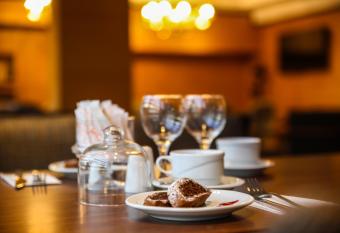 New Gate Hotel has Balcony rooms