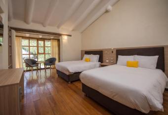 AVA Valle Sagrado Spot has rooms with a private hot tub