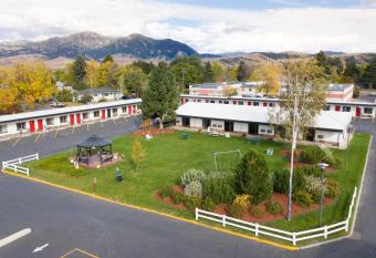Sapphire Motel Midtown Bozeman has Balcony rooms