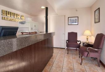 Super 8 by Wyndham Oklahoma Fairgrounds has Smoking rooms