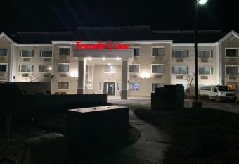 Traveler's Inn Carlin NV near Elko allows 18 year olds to book a room