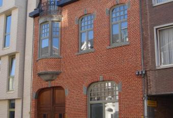 Hollandia City Distillery has rooms with a private hot tub