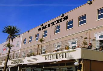 Smiths Hotel has Balcony rooms