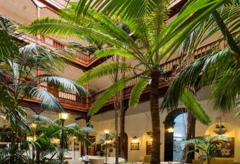 Hotel Monopol has Balcony rooms