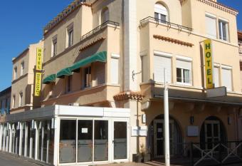 Hotel De La Plage allows 18 year olds to book a room