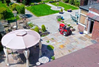 Acorn Guest House in Hull allows 18 year olds to book a room