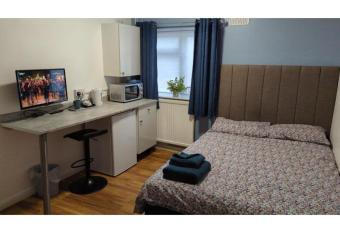 OYO Aparthotel Hathern allows 18 year olds to book a room