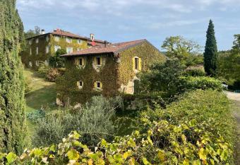 Ca  del Buso has rooms with a private hot tub