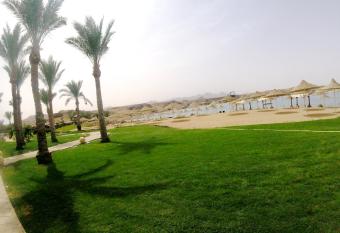 Xperience Golden Sandy Beach allows 18 year olds to book a room