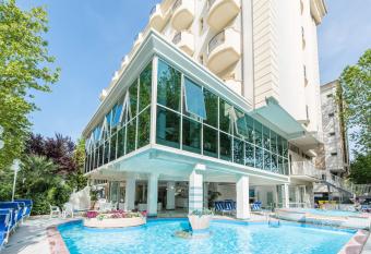 Michelangelo Cesenatico has Balcony rooms