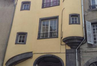 La Caravelle allows 18 year olds to book a room