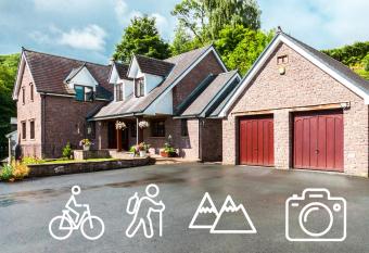 Mill Lodge-Brecon Beacons allows 18 year olds to book a room