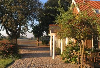 Guldbjerghus B&B allows 18 year olds to book a room