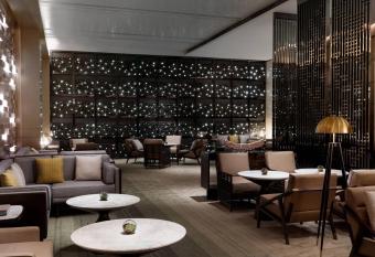 Courtyard by Marriott Shunde Longjiang, Near Lecong has rooms with a private hot tub