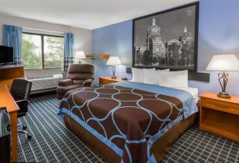 Super 8 by Wyndham Iowa City/Coralville has Smoking rooms