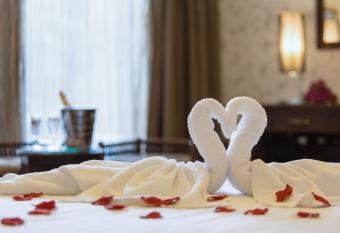 Chtaura Park Hotel has rooms with a private hot tub