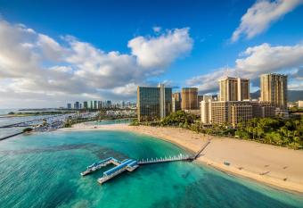 Hilton Grand Vacations Club at Hilton Hawaiian Village - Lgn Tower allows 18 year olds to book a room