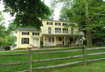 Fairville Inn has Balcony rooms