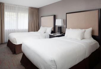 DoubleTree Suites by Hilton Hotel Dayton - Miamisburg has Balcony rooms