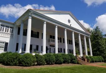 Historic Rosemont Manor has Balcony rooms