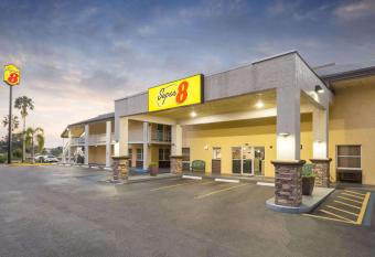 Super 8 by Wyndham Ellenton Bradenton Area has Smoking rooms
