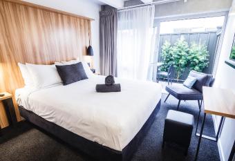 No. 9 Hotel allows 18 year olds to book a room